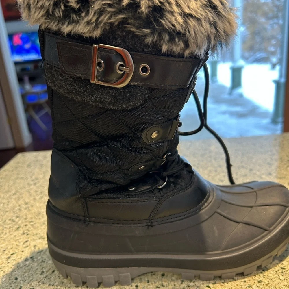 Dream Pairs kids Size 4 Winter Snow Boots -Black Faux fur-waterproof